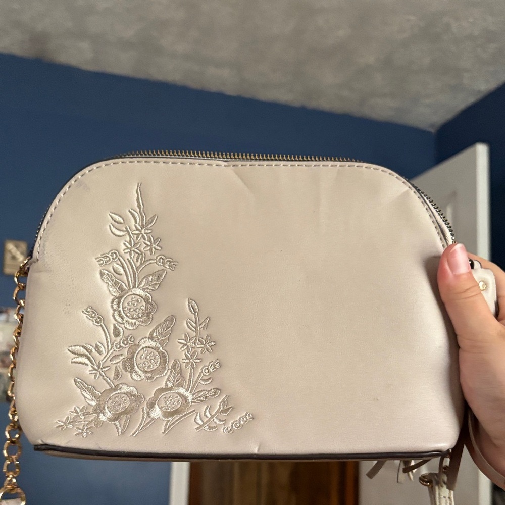 Elegant Cream Embroidered Women's Bag